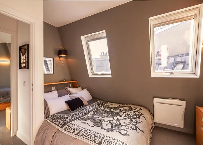 1Min Walk From Champs Elysees - Avenue Montaigne - Ac - Self-Checkin - Working Desk