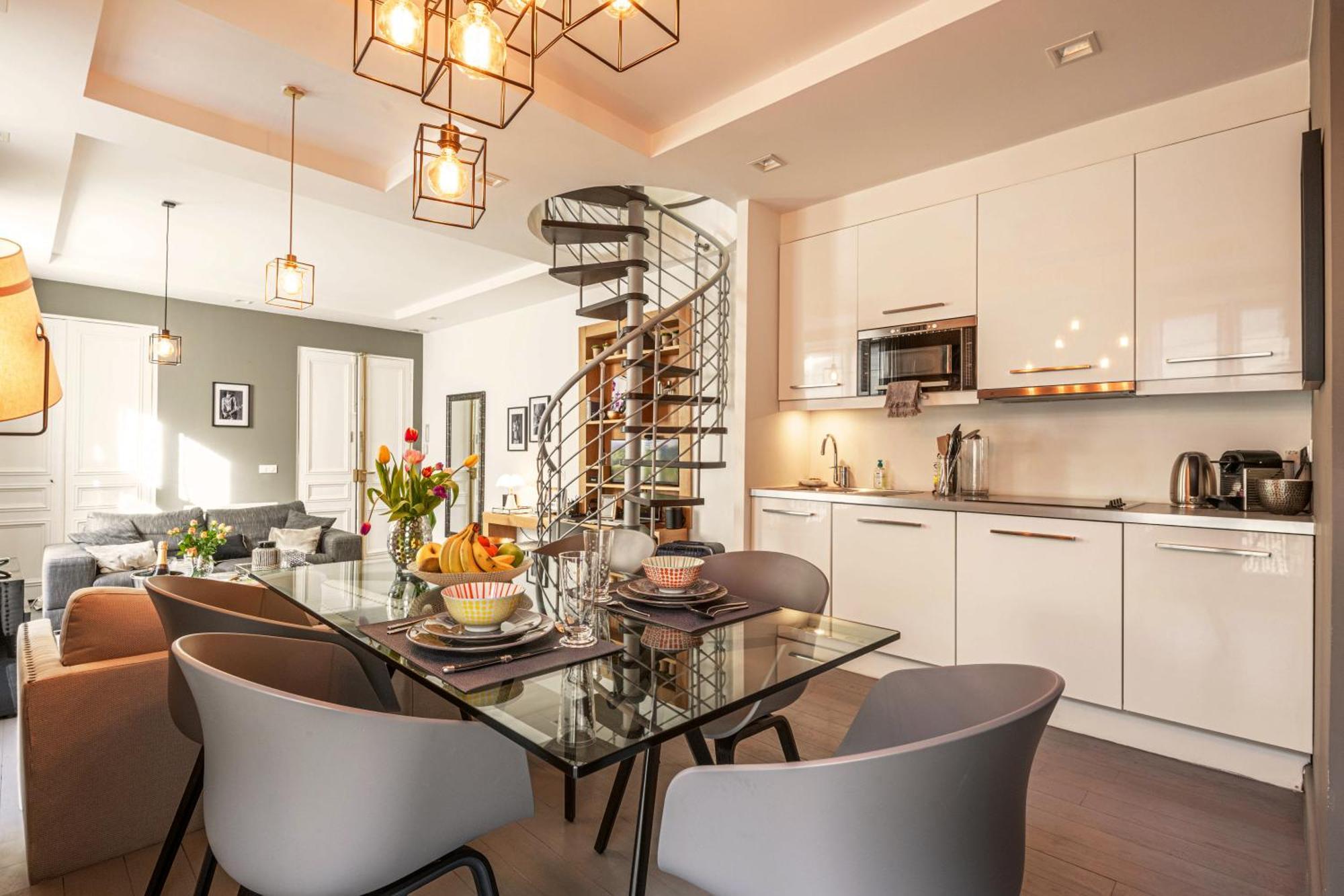 Appartamento 1min Walk From Champs Elysees - Avenue Montaigne - Ac - Self-checkin - Working Desk Parigi