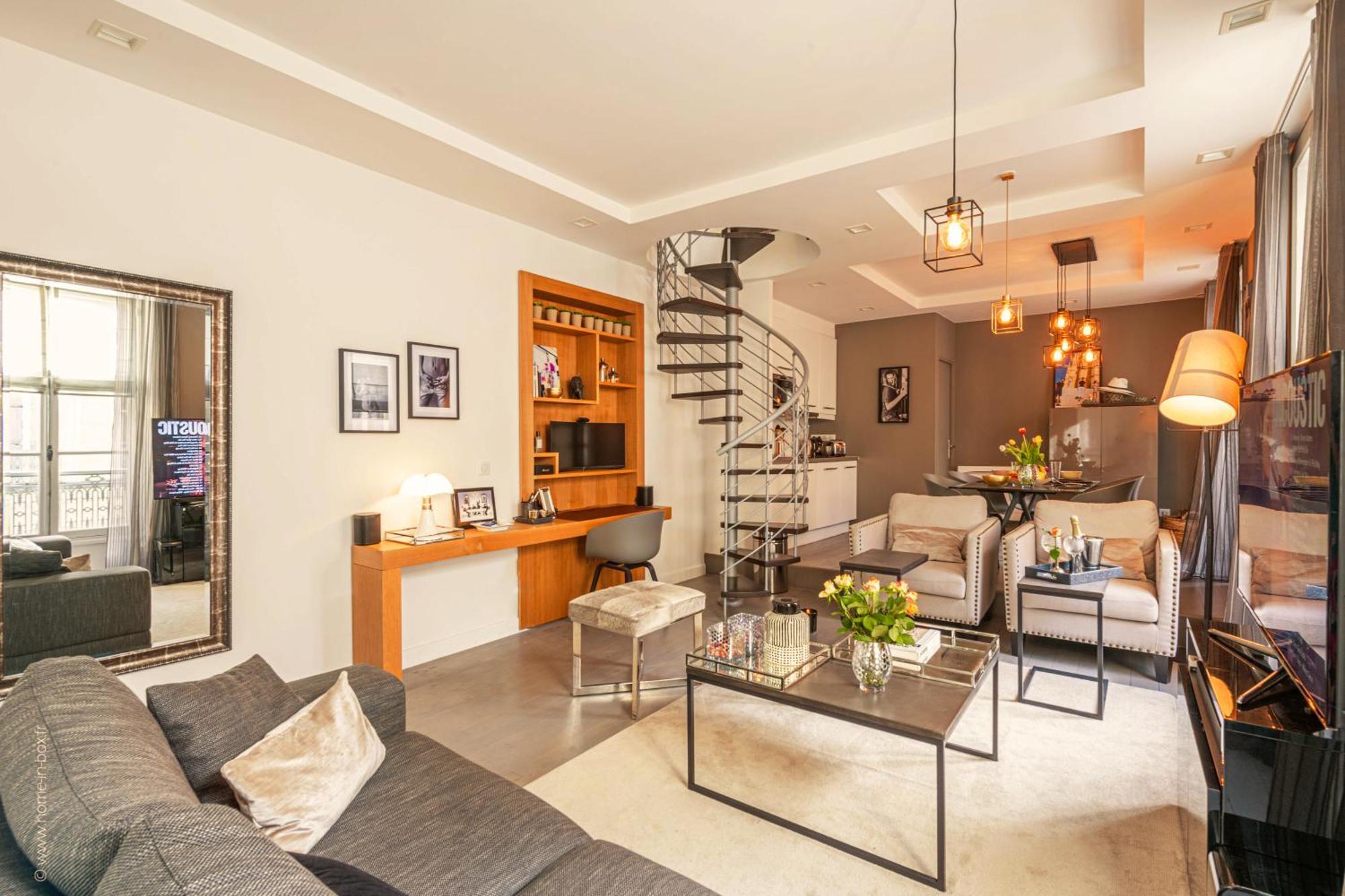 Appartamento 1min Walk From Champs Elysees - Avenue Montaigne - Ac - Self-checkin - Working Desk *